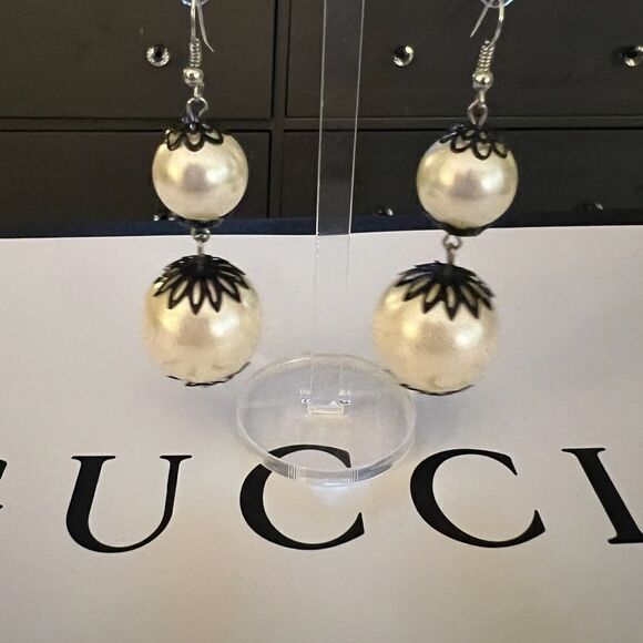 Beautiful earrings  - Picture 3 of 5